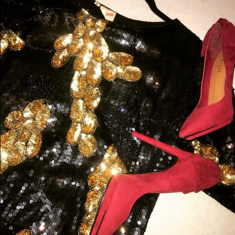 Vintage black and gold sequin top!